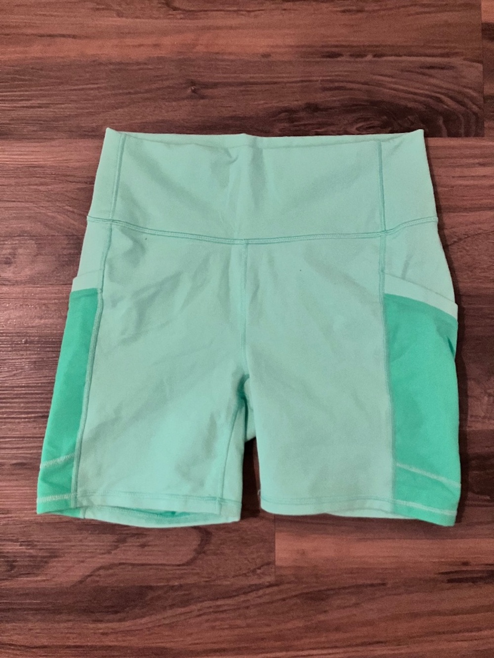 Fabletics PowerHold Shorts Womens Medium M Mint Green High Waisted Pocket 6"